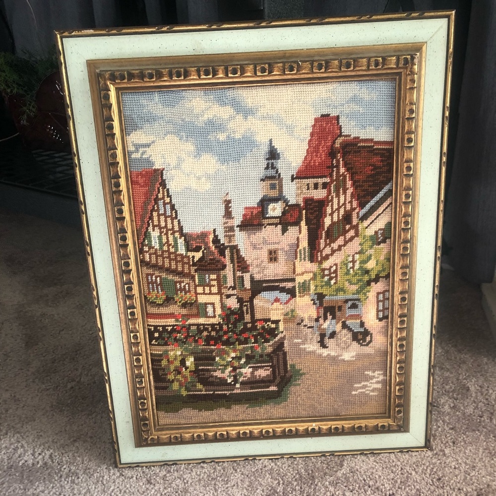German Needlepoint/Crewel Rothenburg Georgsbrunnen